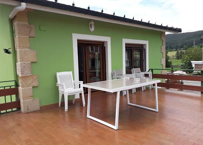 Photo de Las Higueras -Casa Con Jardin- Pomaluengo